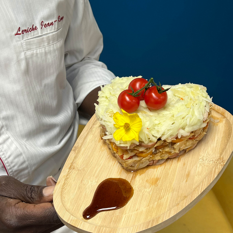 Mille-Feuille de bananes vertes et chiquetaille de morue à la sauce créoline